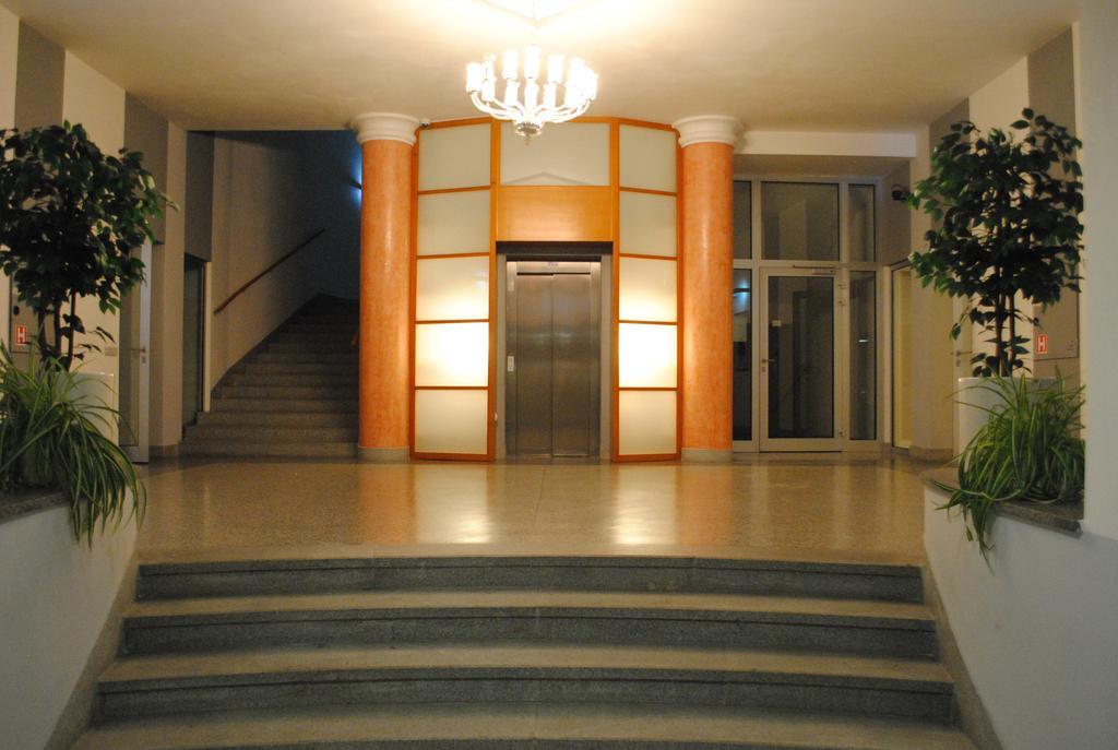 Apartment Centrum + Parking Olomouc Bagian luar foto