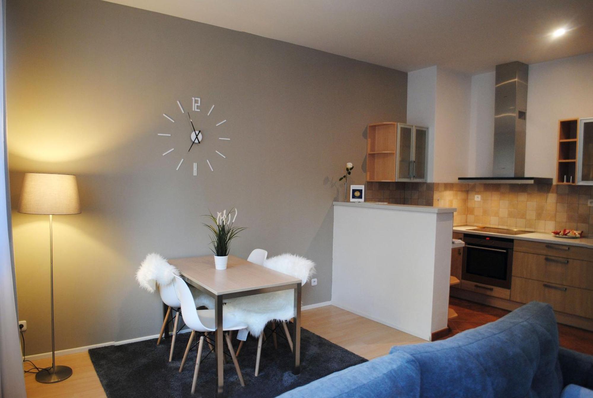 Apartment Centrum + Parking Olomouc Bagian luar foto